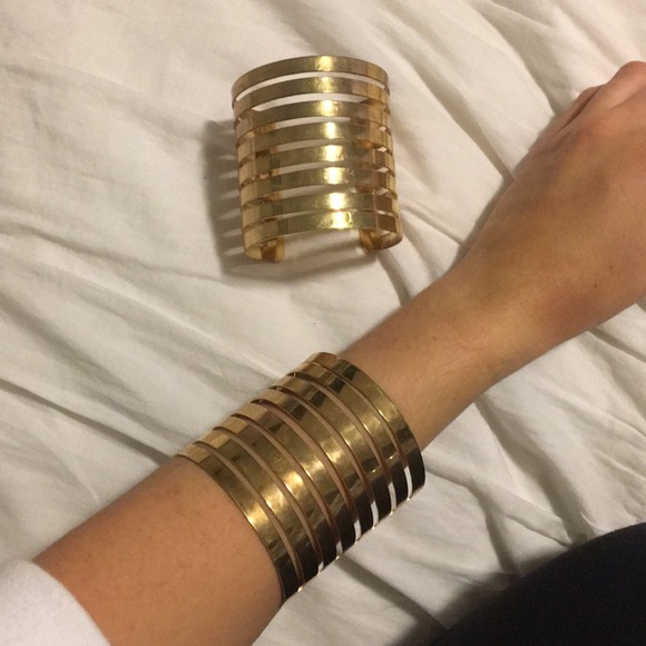 Cuff bracelets - Picture 2 of 2